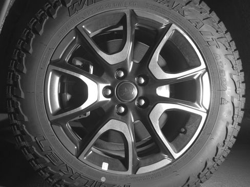 Used 2025 Jeep Compass Trailhawk AWD/4WD image 12
