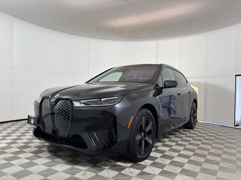 Used 2024 BMW iX xDrive50 w/ Premium Package AWD/4WD image 3