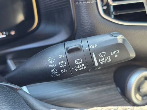 Used 2024 Jeep Wagoneer L Series II image 40