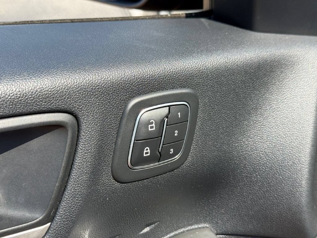 Used 2020 Ford Escape SEL FWD image 10
