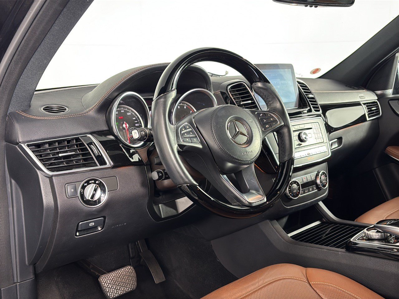 Used 2018 Mercedes-Benz GLS 550 4MATIC image 4