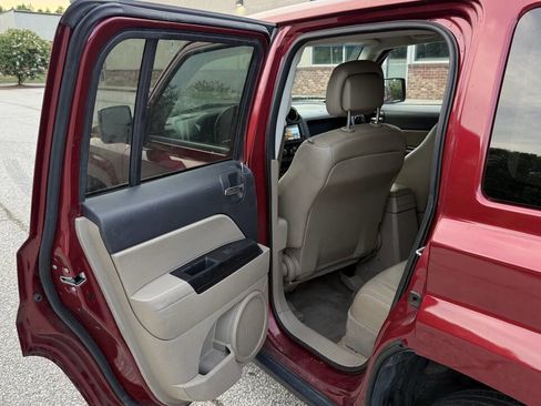 Used 2017 Jeep Patriot High Altitude image 12