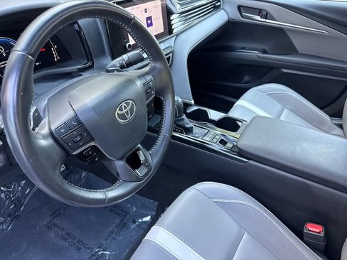 Used 2025 Toyota Camry SE w/ Convenience Package FWD image 11