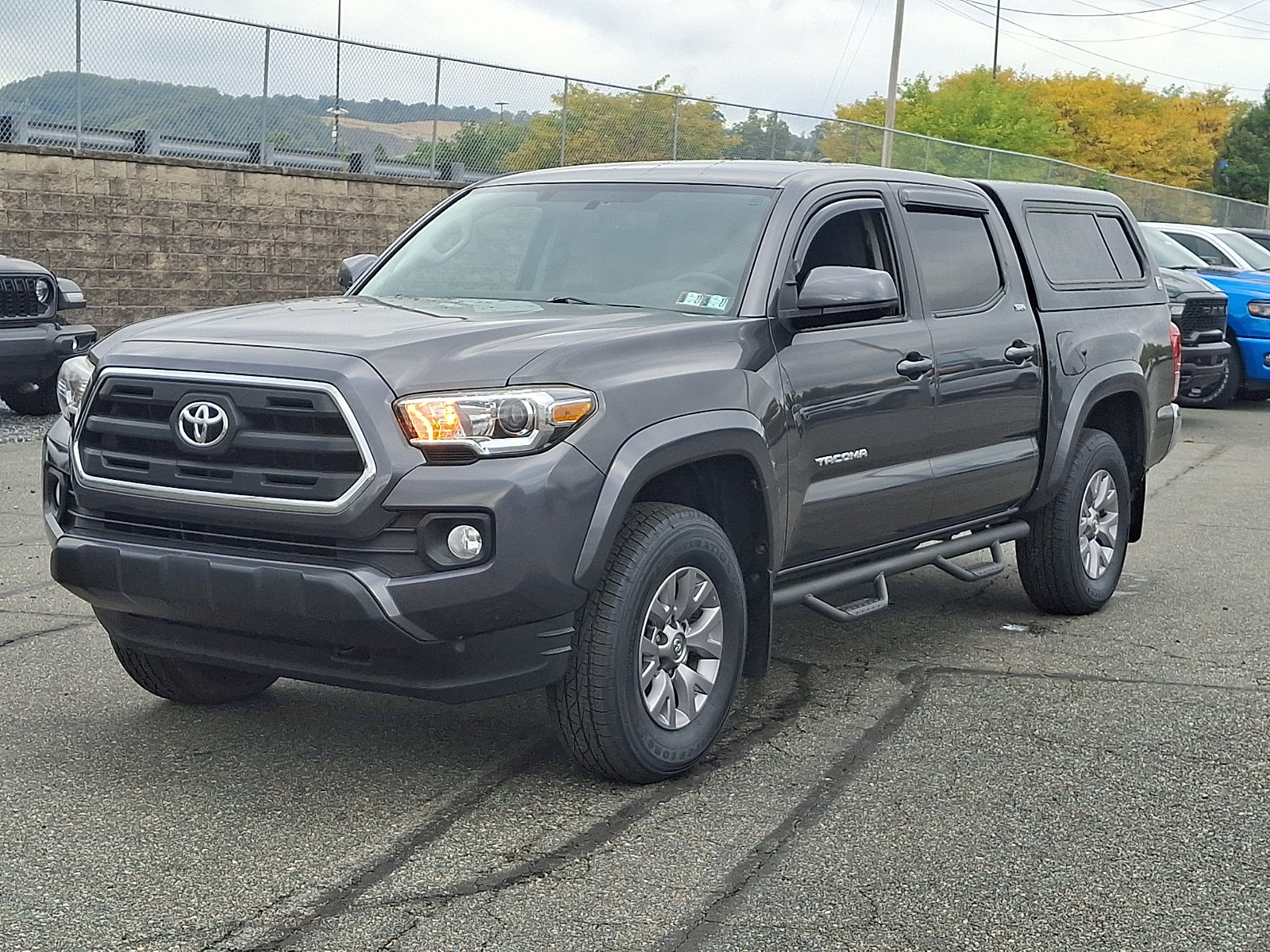 Used 2017 Toyota Tacoma SR5 w/ Tow Package AWD/4WD image 3