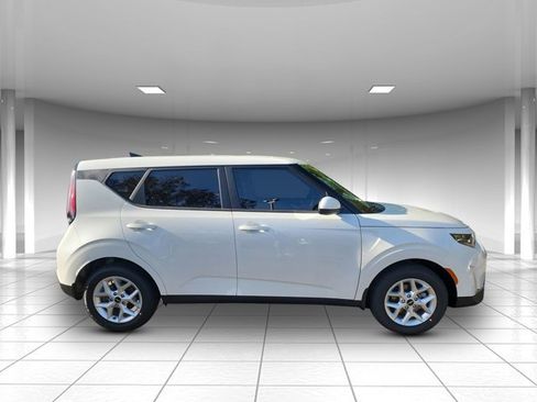 New 2025 Kia Soul LX image 2