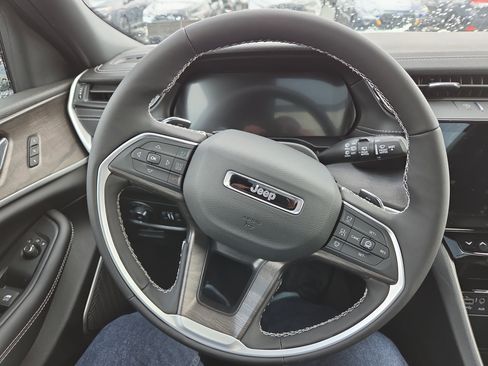 New 2026 Jeep Grand Cherokee Limited AWD/4WD image 12