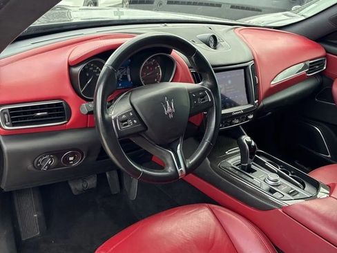 Used 2017 Maserati Levante w/ Luxury Package AWD/4WD image 25