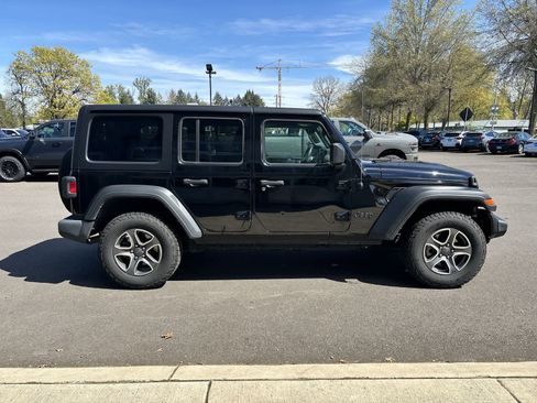 Used 2022 Jeep Wrangler Unlimited Sport image 4