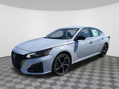 Used 2025 Nissan Altima 2.5 SR image 15