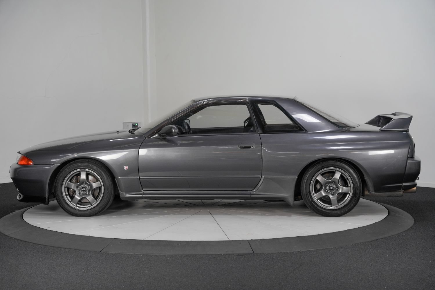 Used 1990 Nissan GT-R image 6