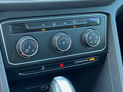 Used 2018 Volkswagen Atlas Launch Edition FWD image 34