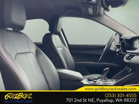 Used 2018 Alfa Romeo Stelvio AWD image 25