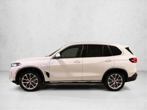 Used 2026 BMW X5 xDrive50e AWD/4WD image 9