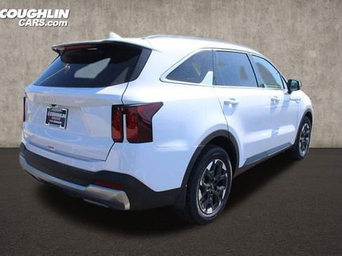 Used 2025 Kia Sorento S w/ Panoramic Sunroof Package FWD image 12