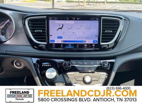 New 2025 Chrysler Pacifica Select image 28