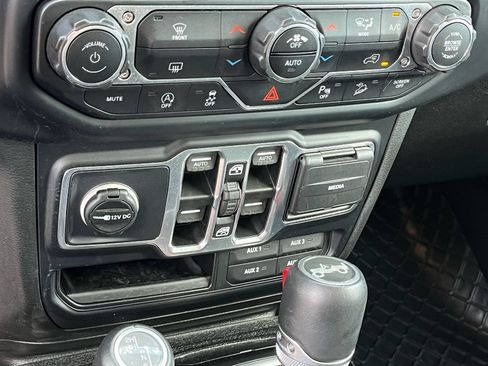 Used 2019 Jeep Wrangler Unlimited Sahara AWD/4WD image 26