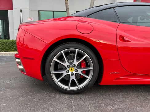 Used 2010 Ferrari California image 23