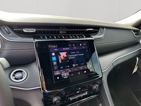 New 2025 Jeep Grand Cherokee Altitude image 34