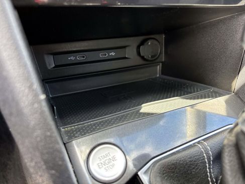 Used 2023 Volkswagen Tiguan SE w/ Panoramic Sunroof Package image 22