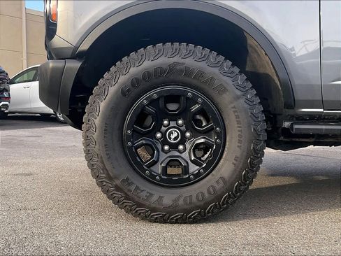 Used 2023 Ford Bronco Wildtrak image 7