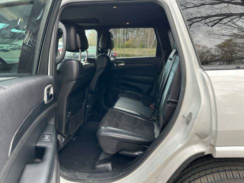 Used 2019 Jeep Grand Cherokee Altitude AWD/4WD image 20