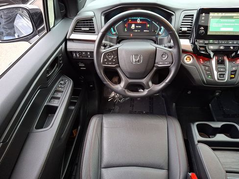 Used 2023 Honda Odyssey Sport image 11
