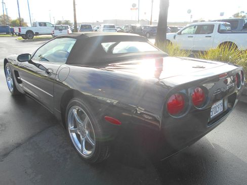 Used 2004 Chevrolet Corvette Convertible w/ Preferred Equipment Group RWD image 8