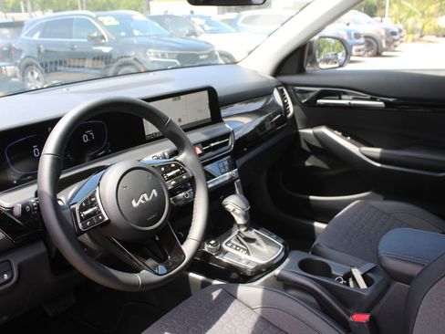 New 2026 Kia Seltos S FWD image 21