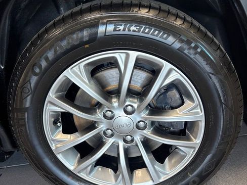 Used 2021 Jeep Cherokee Latitude Plus FWD image 10