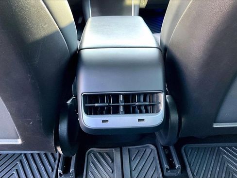 Used 2020 Tesla Model 3 Long Range image 16