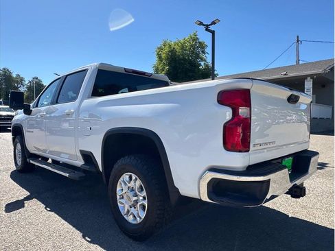 Used 2023 Chevrolet Silverado 2500 LT w/ Convenience Package AWD/4WD image 5
