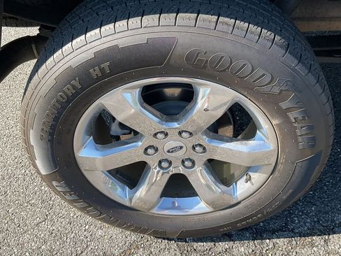 Used 2021 Ford F150 Lariat w/ Equipment Group 502A High AWD/4WD image 11