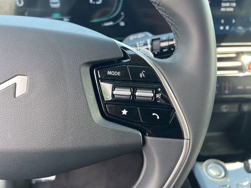 Certified 2024 Kia Niro EX Touring image 16