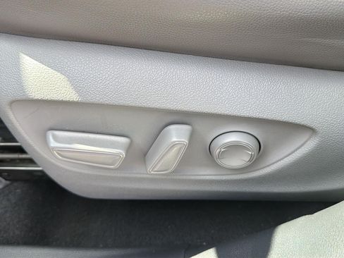 Used 2020 Toyota Highlander XLE FWD image 10
