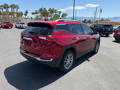 Used 2023 GMC Terrain SLT w/ Infotainment Package II FWD image 3
