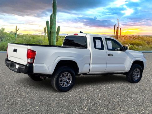 Used 2016 Toyota Tacoma SR image 5