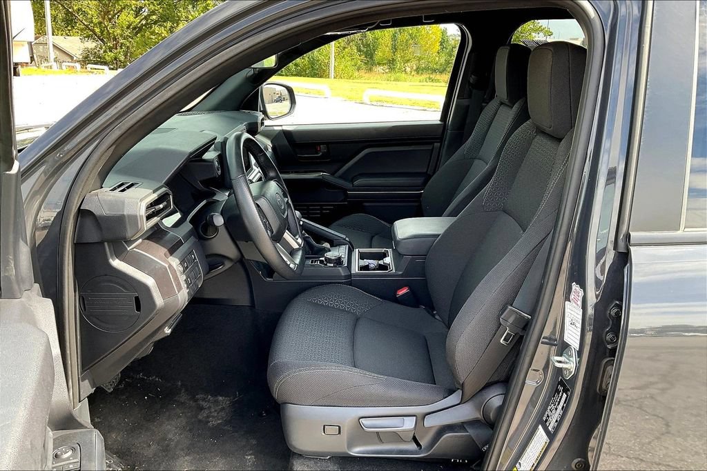 Used 2025 Toyota 4Runner SR5 AWD/4WD image 22