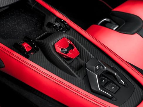 Used 2025 Lamborghini Revuelto image 28