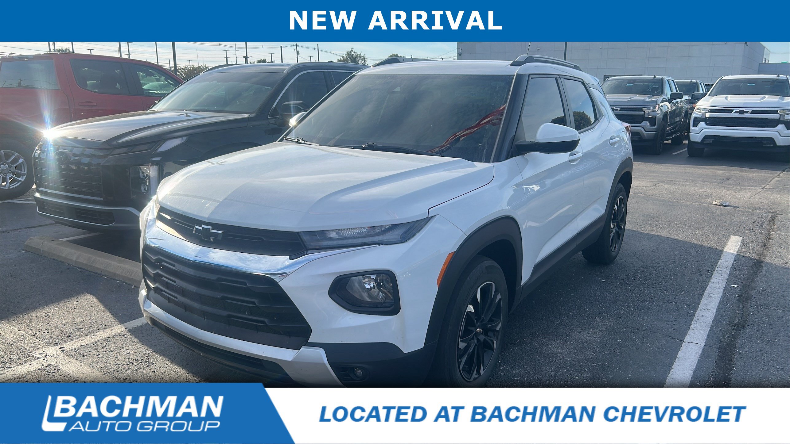 Used 2022 Chevrolet TrailBlazer LT w/ Convenience Package FWD image 3