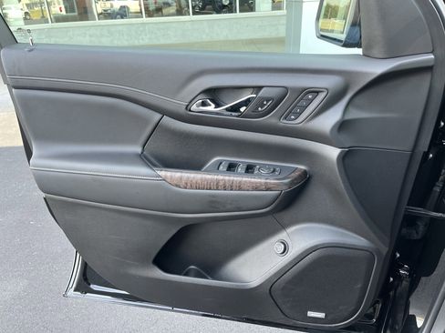 Used 2022 GMC Acadia Denali w/ Denali Ultimate Package image 10