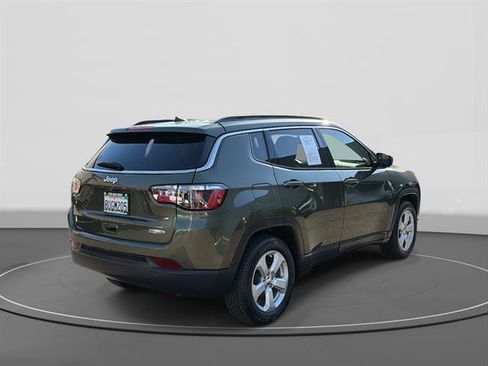 Used 2021 Jeep Compass Latitude w/ Sun and Sound Group FWD image 4