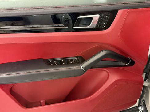 Certified 2023 Porsche Cayenne AWD/4WD image 16