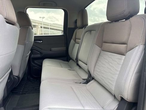 Used 2022 Nissan Frontier SV AWD/4WD image 16