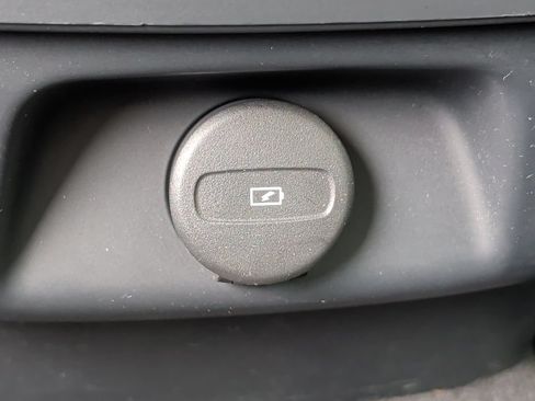 Used 2025 Volvo V60 B5 Cross Country Plus AWD/4WD image 32