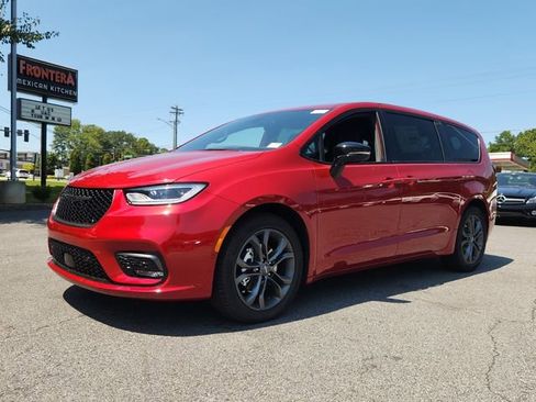 New 2026 Chrysler Pacifica Select image 4