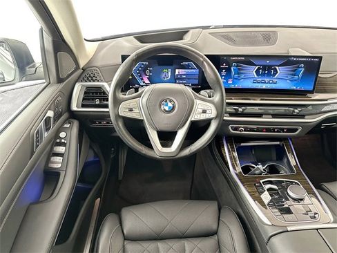 Used 2025 BMW X7 xDrive40i w/ Premium Package image 11