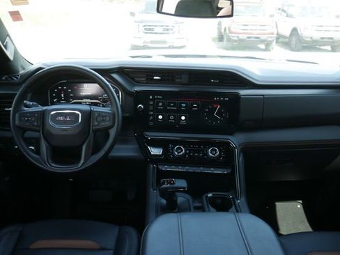 Used 2024 GMC Sierra 1500 AT4 w/ AT4 Premium Package AWD/4WD image 5