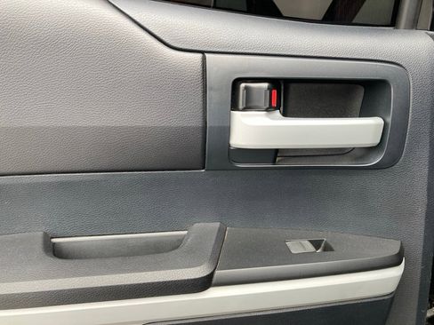 Used 2015 Toyota Tundra SR5 w/ Tow Package image 11