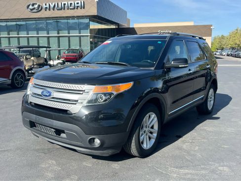 Used 2013 Ford Explorer XLT image 2