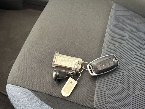 Used 2025 Nissan Versa SV image 18